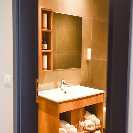 Olivia's Hill Hotell 4*