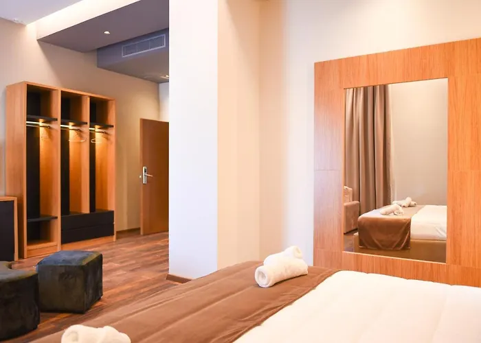 Padel Olivia's Hill Hotel Kryemedhej